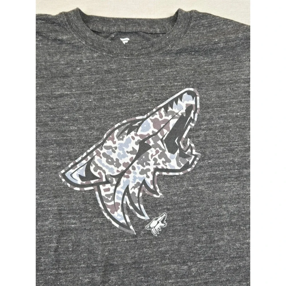 Fanatics Arizona Coyotes NHL Mens Medium Charcoal Heather Camo Logo T-Shirt